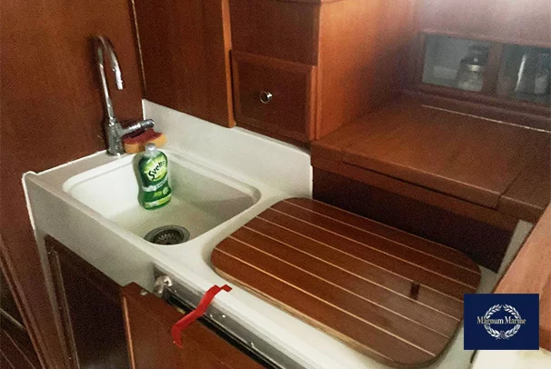 Magnum Marine 38 16