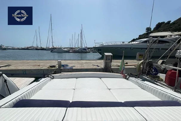 Magnum Marine 38 21