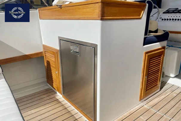 Magnum Marine 38 4